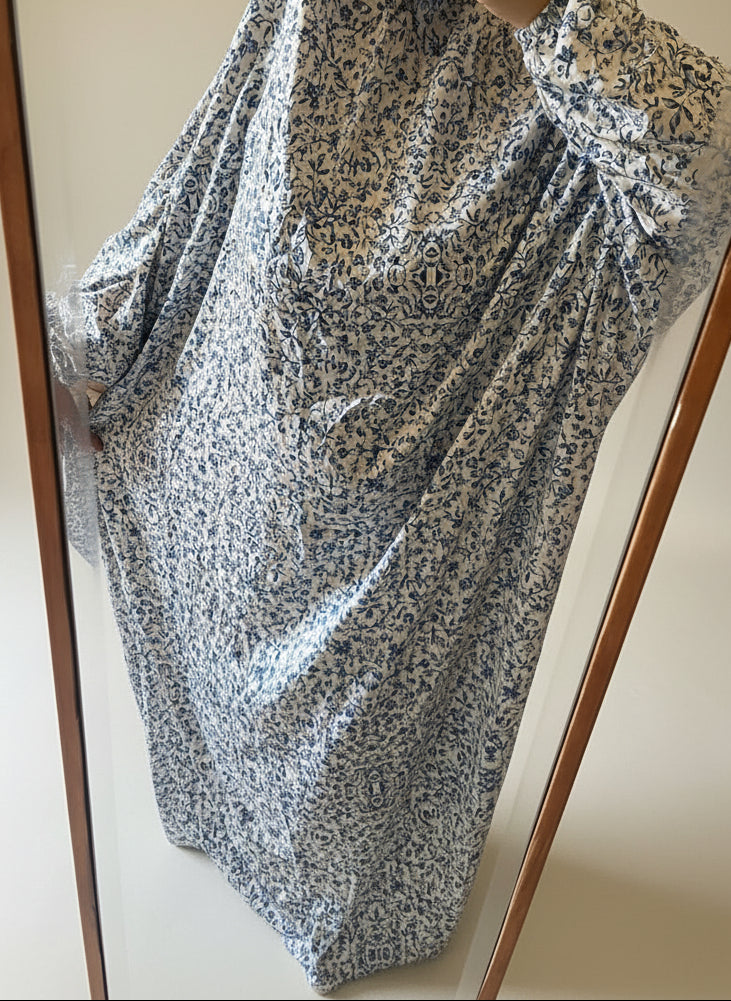 White Floral Esdal+Velvet Prayer Mat (ليغلبن لطفهُ خوفي)