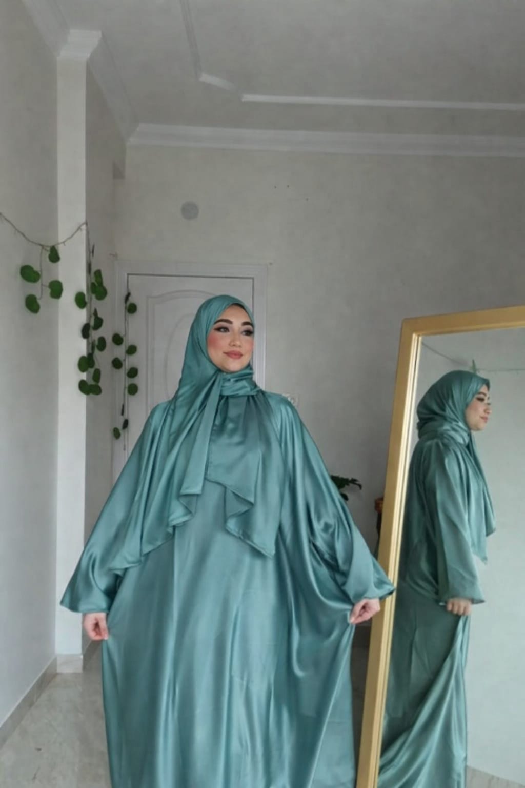 MintGreen Portable Isdal with Separate Hijab & Zipper